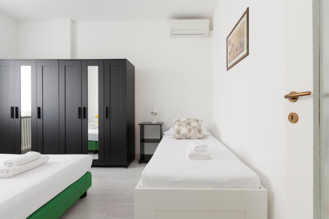 Apartment With Balcony -Bisceglie Red Line Subway Mailand Exterior foto