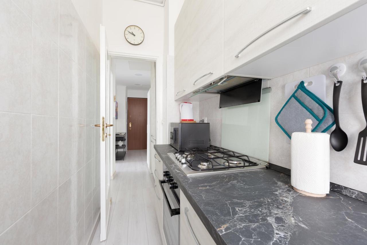 Apartment With Balcony -Bisceglie Red Line Subway Mailand Exterior foto
